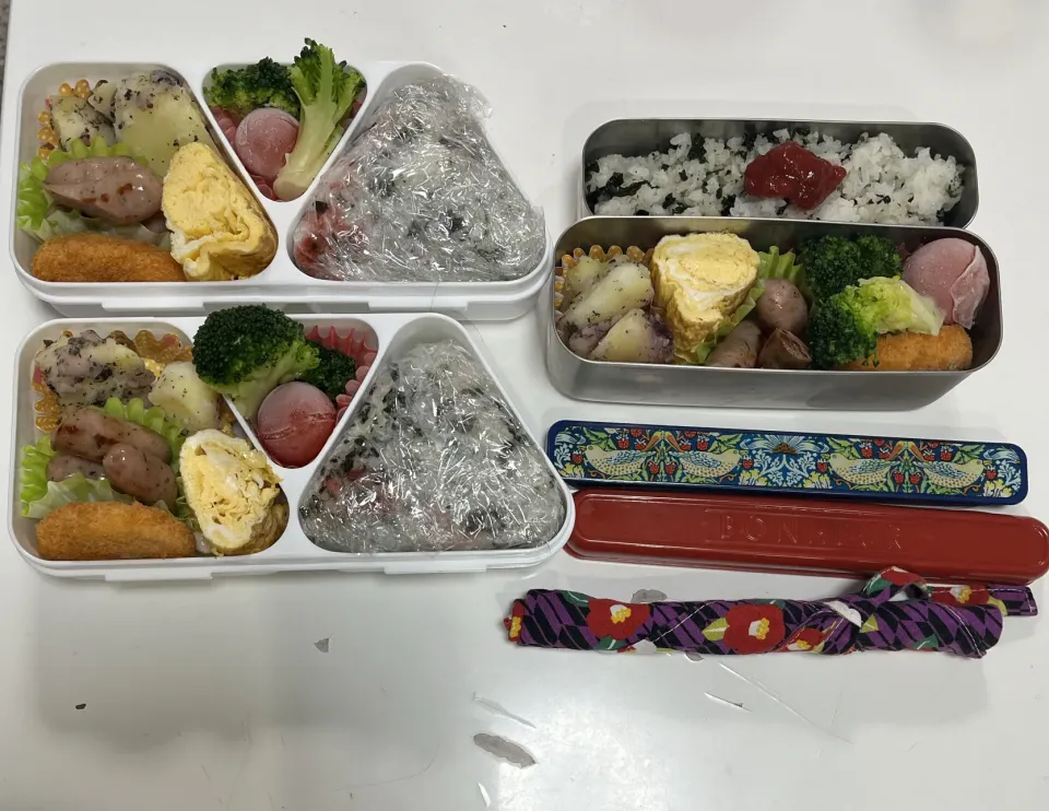 パパ弁・母弁・小6女子弁☆ゆかりポテト☆えび寄せフライ☆プチトマト・ブロッコリー・明太マヨ☆レモンとパセリのソーセージ☆卵焼き（娘作）☆わかめご飯・梅肉|Saharaさん