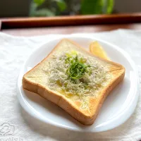 しらすde和風アヒージョトースト|アッコちゃん✨さん