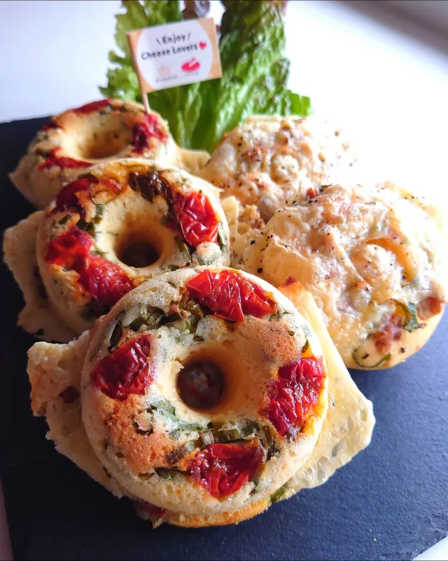 Snapdishの料理・レシピ写真:葉葱とセミドライトマトのケーク・サレ｜どのチーズがお好み？東京デーリー・アンバサダー企画！【enjoy!CheeseLover】投稿まとめ♪