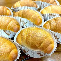 レーズン酵母で作った塩パン|みほままこさん