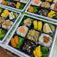 お弁当の空き箱でまたお弁当作りました😊| rikako♪。.:＊さん