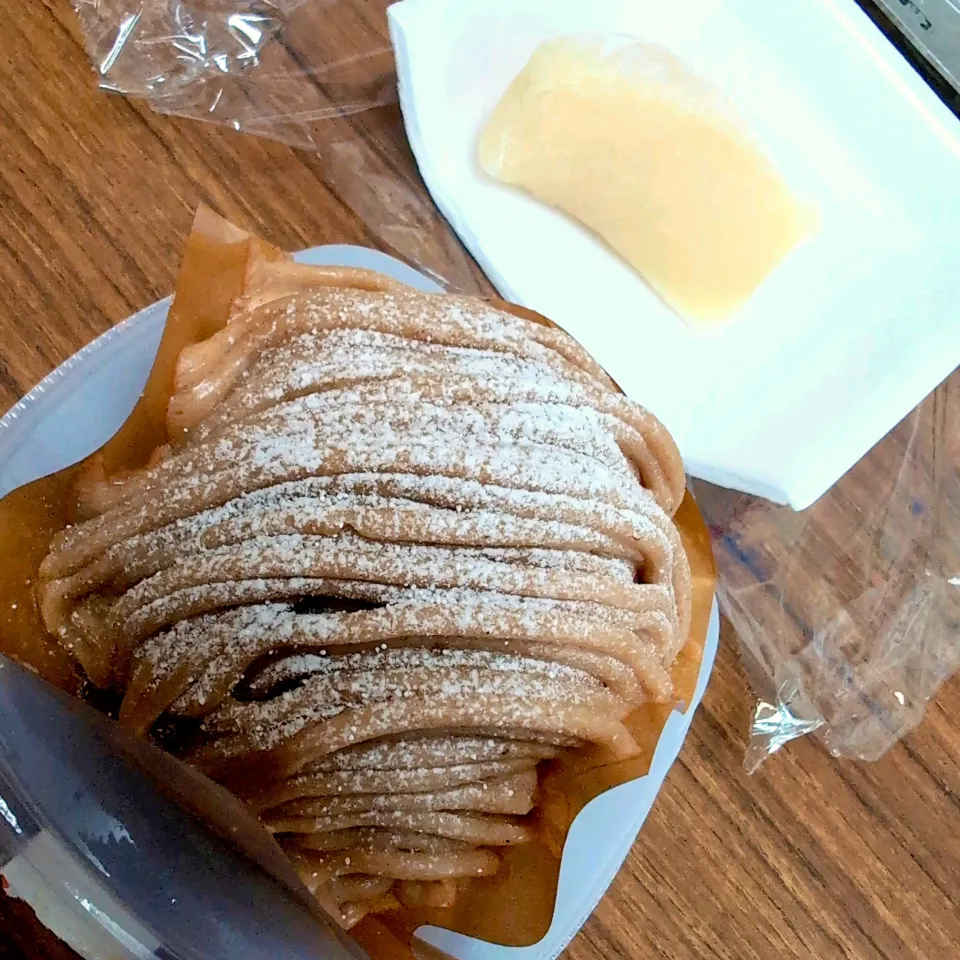 職場から失礼します^^;食後のデザート　北秋田市阿仁前田　三浦庵のもちもち三角バター餅|チョコさん