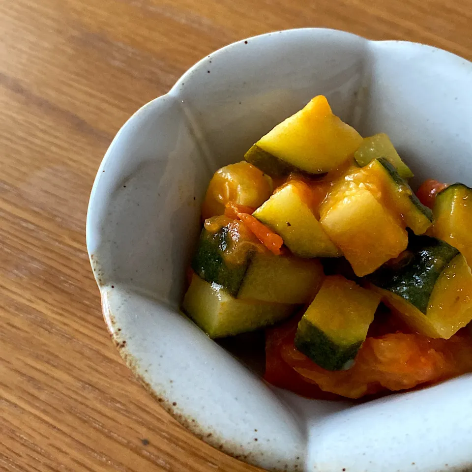 ズッキーニとトマトの炒め|ここここのかさん