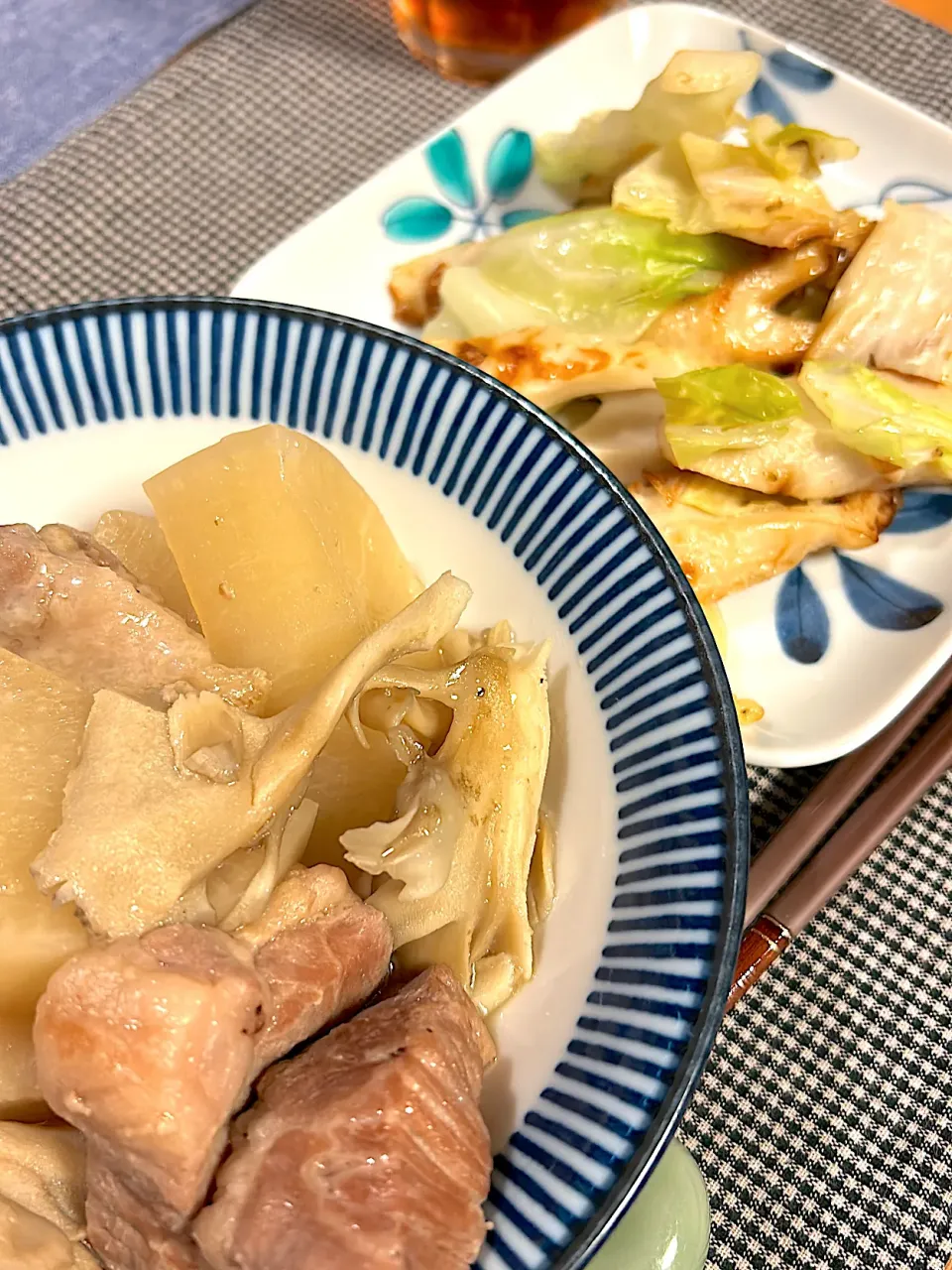 大根と豚肩ロース肉の煮込みと、キャベツとちくわ炒め|トモさん