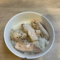 サラダチキン丼|りょうさん