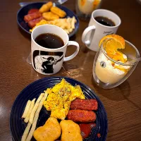 スクランブルエッグ　粗挽きソーセージ　チキンナゲット　フレンチフライ　パイン&パッションフルーツのヨーグルトドリンク　ホイップクリーム　ジューシーオレンジ　コーヒー|ch＊K*∀o(^^*)♪さん