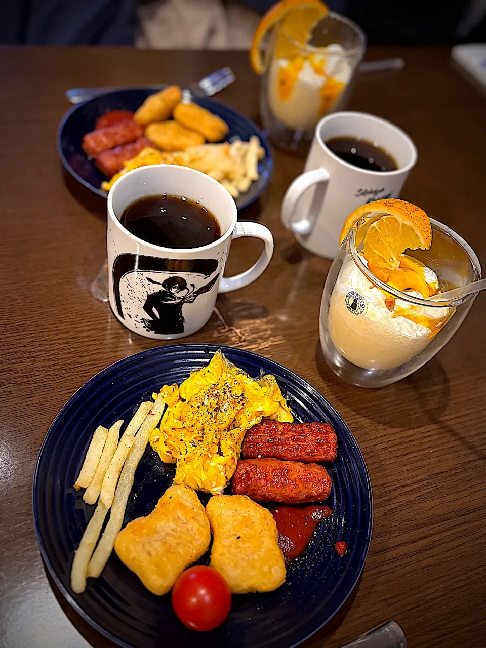 スクランブルエッグ　粗挽きソーセージ　チキンナゲット　フレンチフライ　パイン&パッションフルーツのヨーグルトドリンク　ホイップクリーム　ジューシーオレンジ　コーヒー|ch＊K*∀o(^^*)♪さん