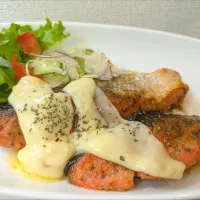 サーモンのムニエル𓆛エメンタールチーズがけ|石川ティハルさん