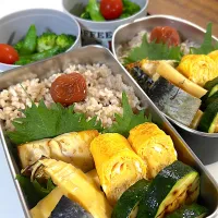ロウカット雑穀玄米　鯖の塩焼き　たけのことニシンの炊き合わせ　だし巻き玉子　ズッキーニオリーブ焼き　ブロッコリー🥦トマト🥦スナップエンドウ🫛| まゆさん