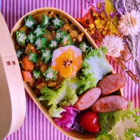 薬膳カレー弁当
　健康スパイスたっぷり薬膳カレー（カレールウ不使用、油不使用）
　シャウエッセン

美味しくできました✨|ふかふかごはんさん
