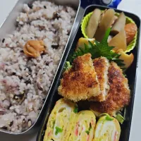 ☆高校生弁当☆雑穀米、梅、筑前煮、厚揚げ、キャベツ、チキンカツ、カニカマ卵焼き、お菓子|ｼｮｺﾗさん