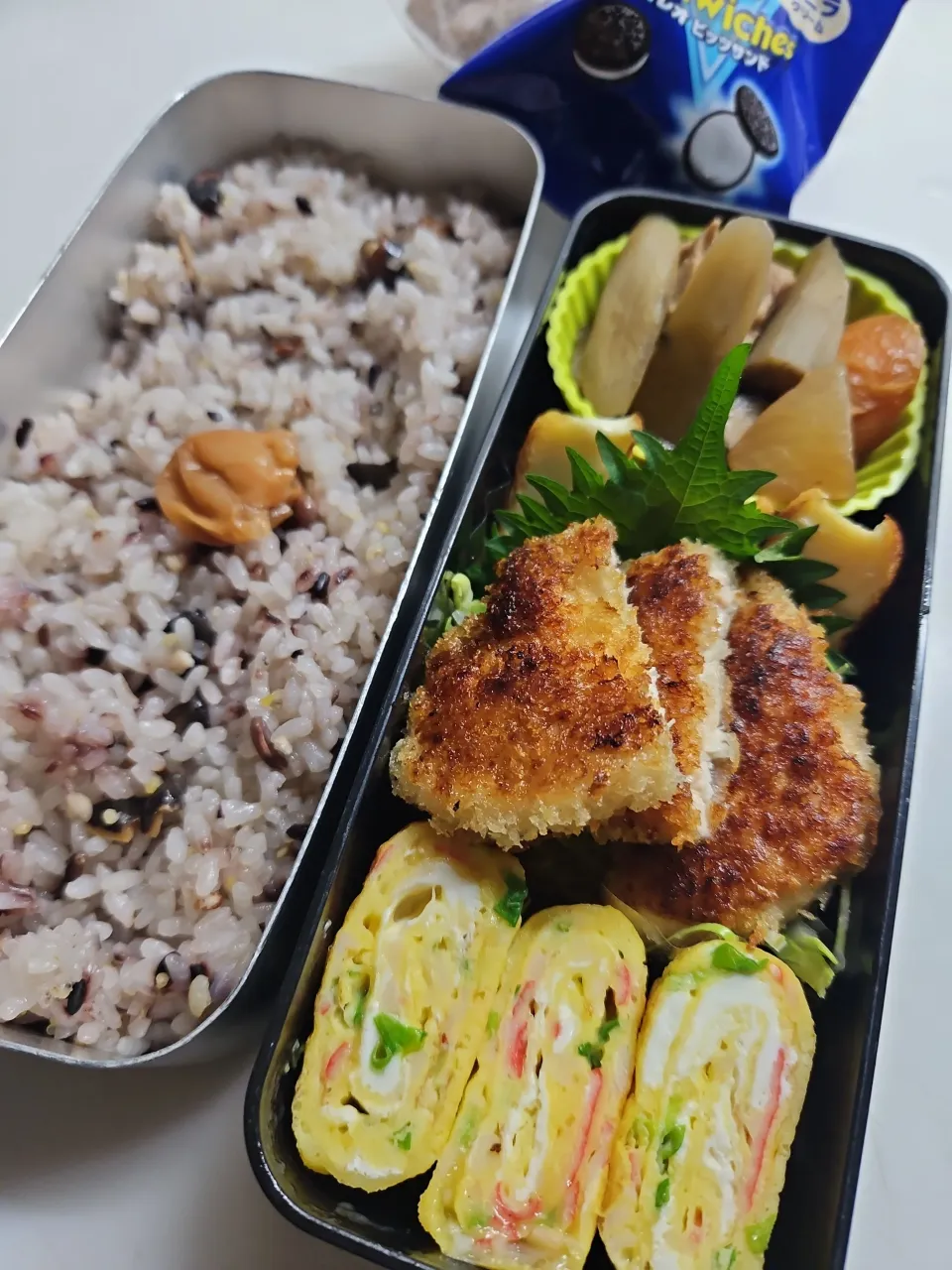 ☆高校生弁当☆雑穀米、梅、筑前煮、厚揚げ、キャベツ、チキンカツ、カニカマ卵焼き、お菓子|ｼｮｺﾗさん