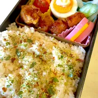 おっさん弁当　トマト　板東英二ハーフ　漬け物　揚げしゅうまい　揚げチーズ　チーカマ|ひげおやじさん