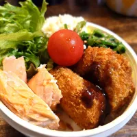 コロッケと焼鮭のお弁当(*^^*)|しーPaPaさん