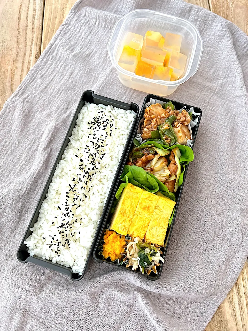 厚揚げとピーマンのとろとろそぼろ餡＆回鍋肉弁当🍱|nonoさん