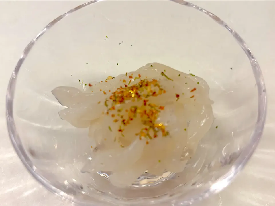 寿司コース🍣・⑤アオリイカの塩辛🦑金粉入り😊✨（塩辛と言うより、少し塩味のイカ🦑❓）|山勝さん