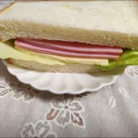 サンドイッチ🥪(ハーフマヨネーズ、SBカレー粉のソース)