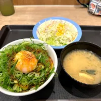 ■ネギたま牛めしランチセット（小盛）／つゆだく|マハロ菊池さん
