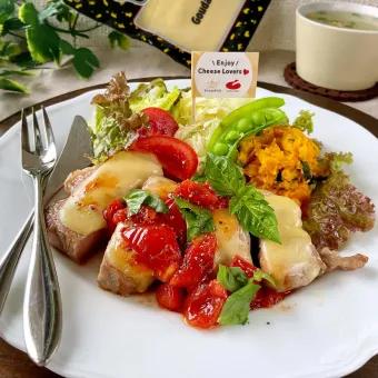 Snapdishの人気料理写真:ジャックスライスゴーダdeポークソテー☆チーズ＆トマトソース