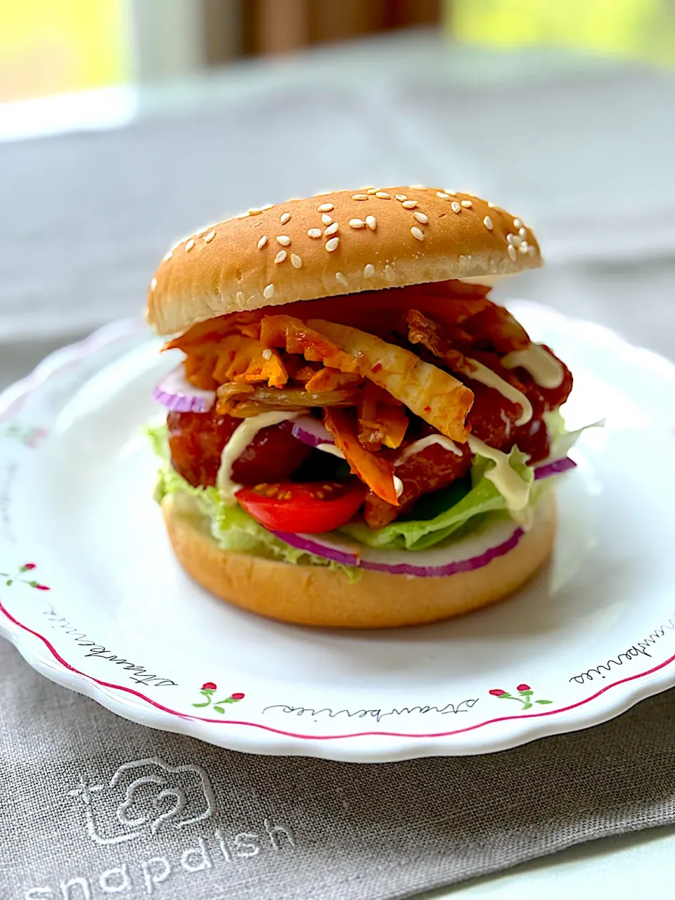 ヤンニョムチキンとキムチのバーガー🍔|サミカさん