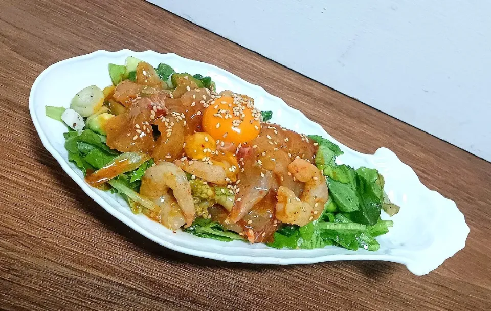 【自作🎯】真鯛と海老の味噌ユッケ&12種類のサラダ（ユッケダレ3種類一挙まとめ公開✨）🍻🍷|Falco*さん