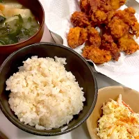 おっさん飯　キムチ唐揚げ　コールスロー　汁|ひげおやじさん