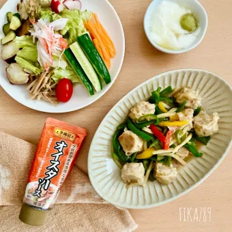 Snapdishの人気料理写真:いっちゃんさんとぽんすけさんの焼売で青椒肉絲風(人´∀`)♪