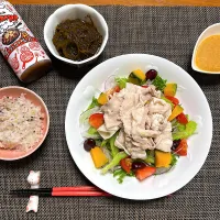 具沢山の雲白肉風サラダ、もずく酢| 柚子きりかさん