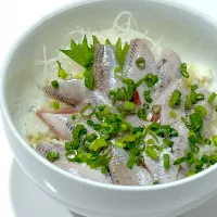 脂の乗った生イワシ丼
