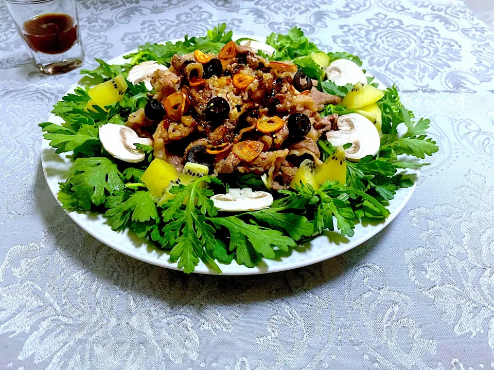 牛肉と春菊のサラダ仕立て|ももさん