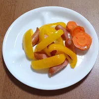 パプリカとウインナーとにんじん|ナナさん
