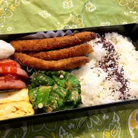 2025.6.12息子弁当　◎シャケフライ　◎オクラの胡麻和え　◎卵焼き　◎グリルハム　◎ちぎり揚げ|goroさん