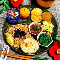 鶏と釜飯とチーズハンバーグのワンプレート|まめもにおさん