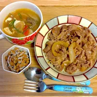(6/12) 子供の晩ご飯　　　　　　　　　　　　松屋のお子様セットをテイクアウトしました。　お店の豚汁は濃いめなのでお湯でわりました🤭|Kahoさん
