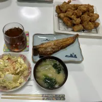 晩御飯☆唐揚げ☆ポテトサラダ☆ほっけ☆みそ汁（白菜・しめじ・ほうれん草）|Saharaさん