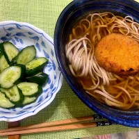コロッケ蕎麦ときゅうりの浅漬け| 単身赴任のっちさん