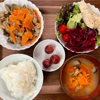 豚バラと野菜の味噌炒めメインのお夕飯🌛for 👨🏻|みーぬさん
