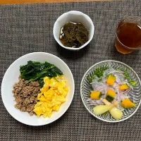 三色丼、自家製ラッキョ漬け入りアルモンデサラダ、もずく酢|柚子きりかさん
