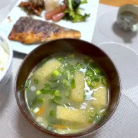 油揚げと野菜のお味噌汁|morimi32さん