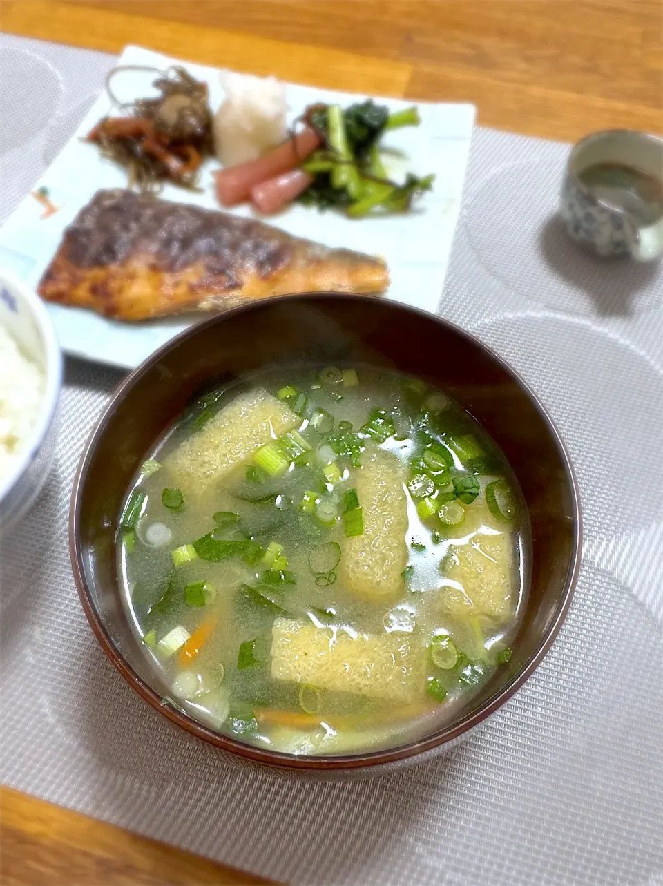 油揚げと野菜のお味噌汁|morimi32さん