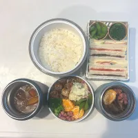 肉巻きチーズ
ポテトサラダ
卵焼き
シャウエッセン
ブロッコリー
枝豆
サンドイッチ(ハムチーズポテサラ・🍓ジャム・チョコ)
カレー
白米|ayumomさん