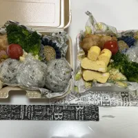 中3男子弁当とパパ弁☆混ぜ込みチュモッパ☆ポテトサラダ☆プチトマト☆ブロッコリー☆卵焼き☆胡麻団子☆レモンとパセリのソーセージ☆唐揚げ|Saharaさん
