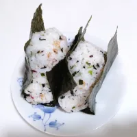 6/12の夜勤弁当
青菜とひじきの混ぜ込みおにぎり🍙|卯月さん