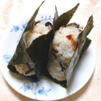 6/11の夜勤弁当
梅干しと塩昆布、鰹節の混ぜ込みおにぎり🍙|卯月さん