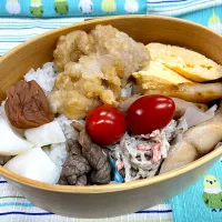 すき焼き、玉子焼き、竜田揚げ、焼きサバ🍱|なお🅿️さん