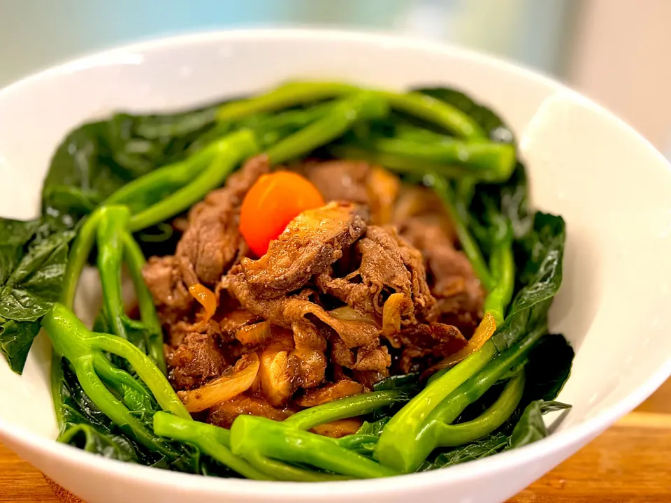 Stir fried Full Blood Wagyu Beef 🥩 with shiitake mushrooms and boiled kailan 🥬|B&Bさん