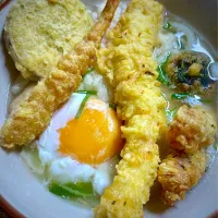 天ぷら月見きつねうどん|すくらんぶるえっぐさん