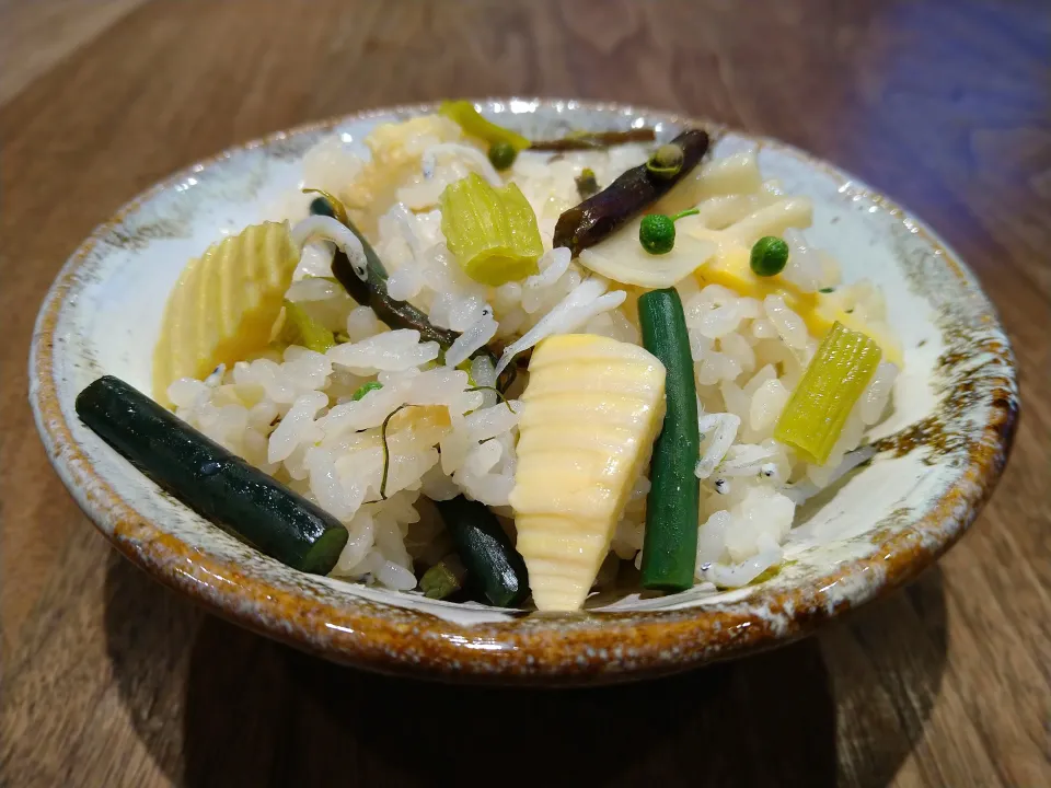 しらすと山菜の炊き込みご飯|古尾谷りかこさん