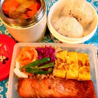 鮭幽庵焼　肉じゃが　梅酢🍙弁当|まゆみさん