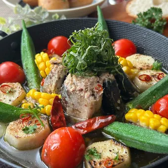 Snapdishの人気料理写真:おうちアヒージョ♡鯖缶と長芋の和風仕立てアヒージョ